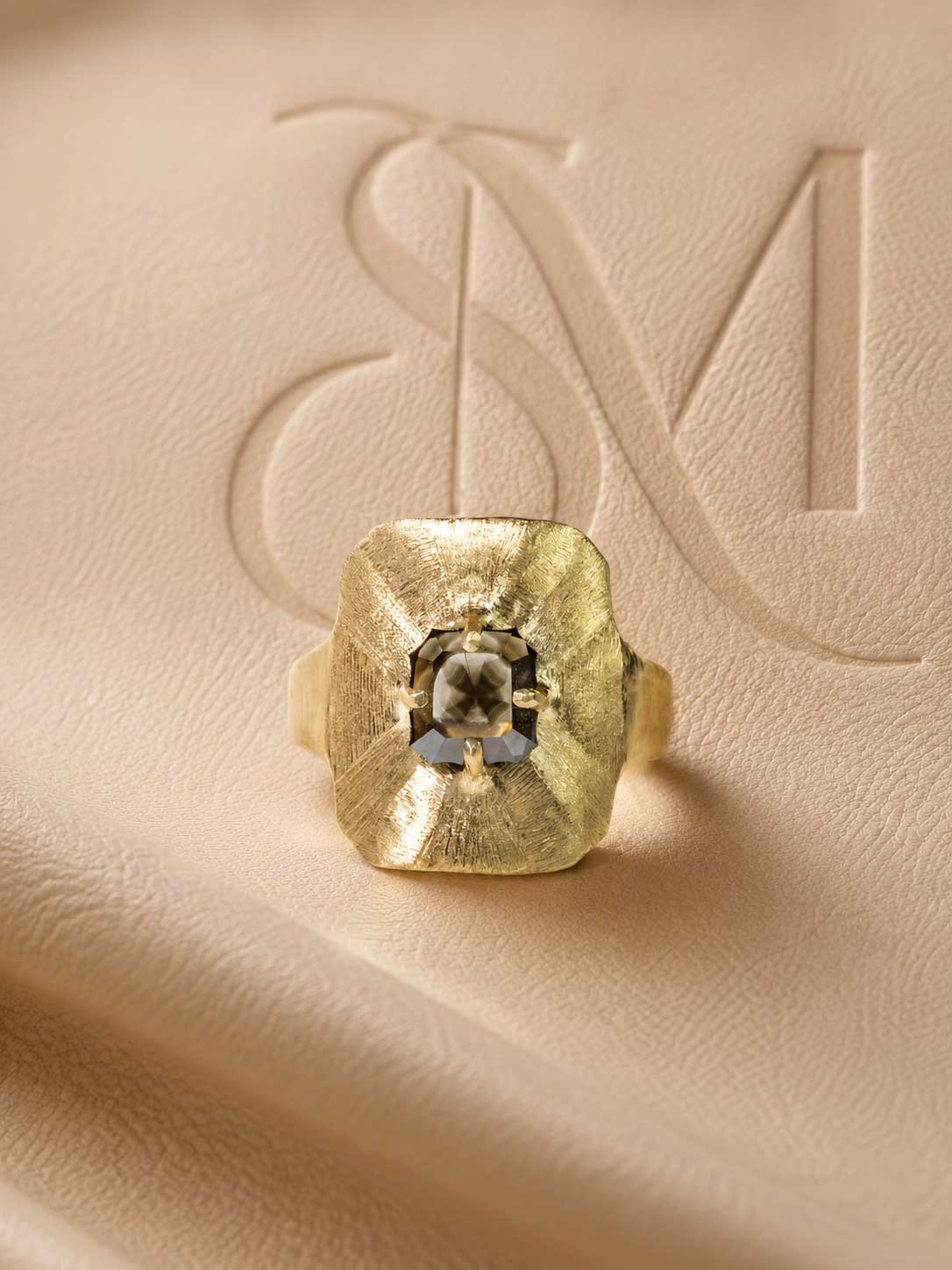 18k gold ring with rare asterized diamond