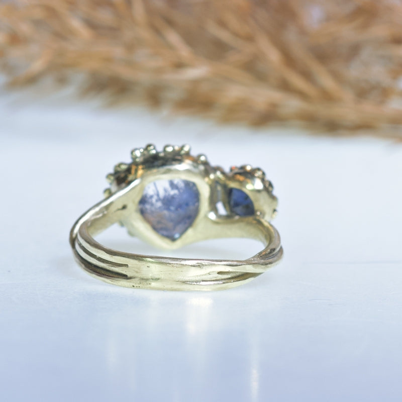Gold ring with dumortierite and sapphire