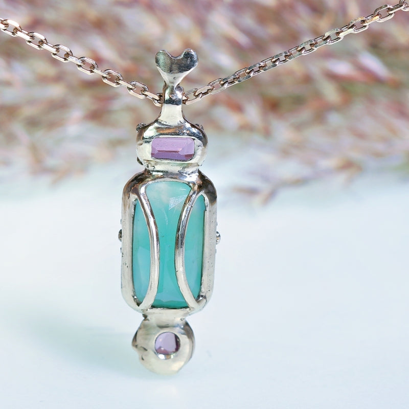 Necklace with aquaprase and spinels - white gold