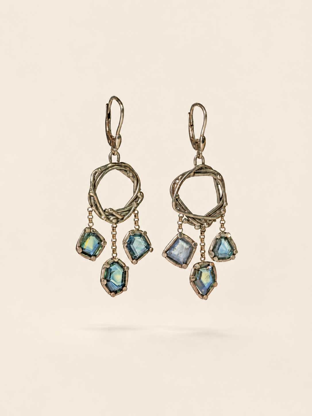 Boucles d'oreilles créoles or blanc avec saphirs