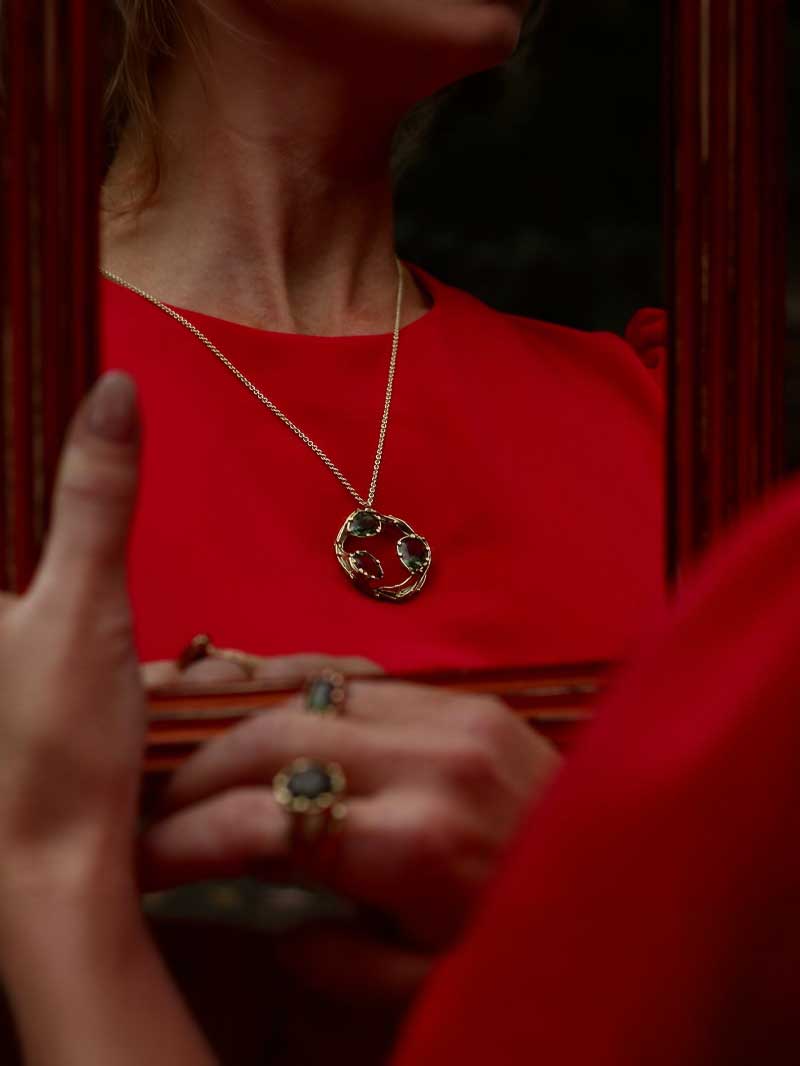 Collier en or Cercle avec trois moldavites de luxe
