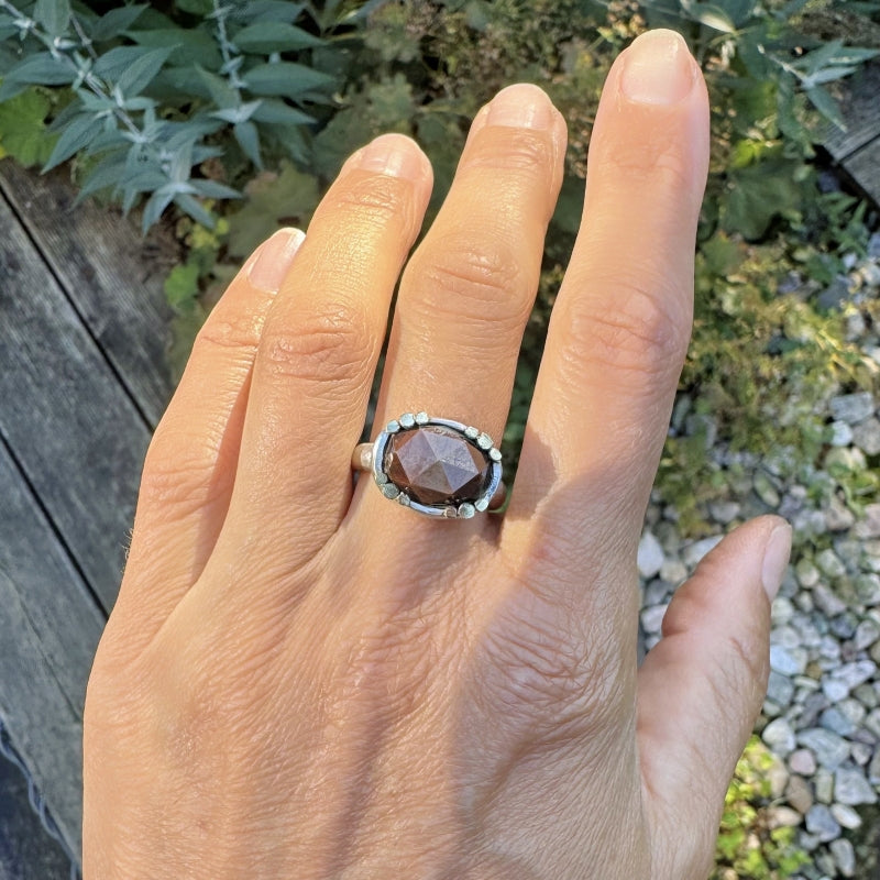 Ring with chocolate brown sapphire