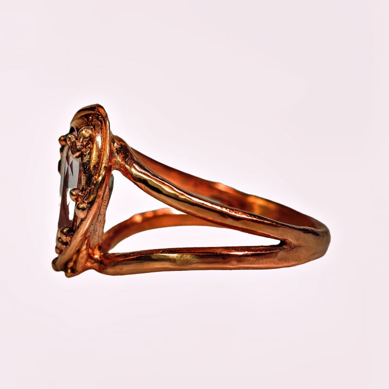 Red gold ring with morganite and double band