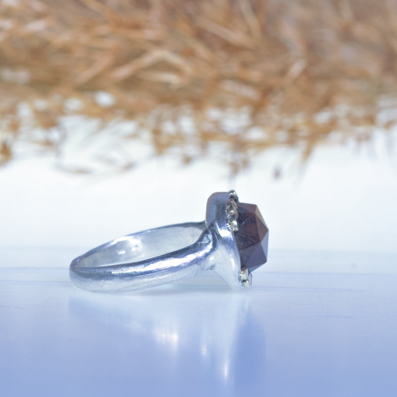 Ring with chocolate brown sapphire