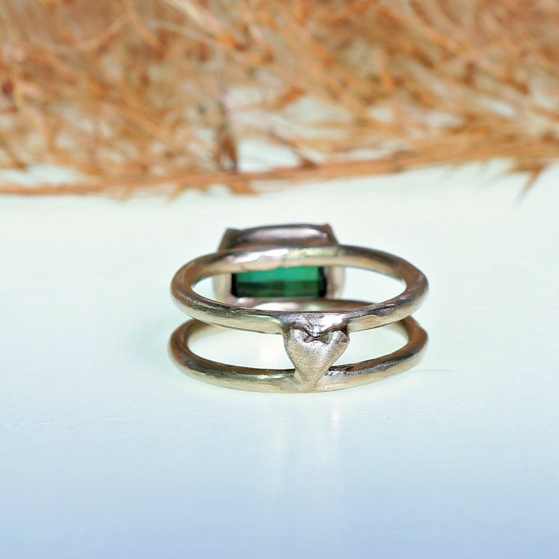 White gold ring with pixel cut tourmaline and heart