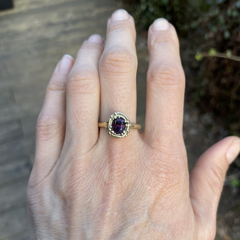 Gold ring with Winza sapphire/ruby