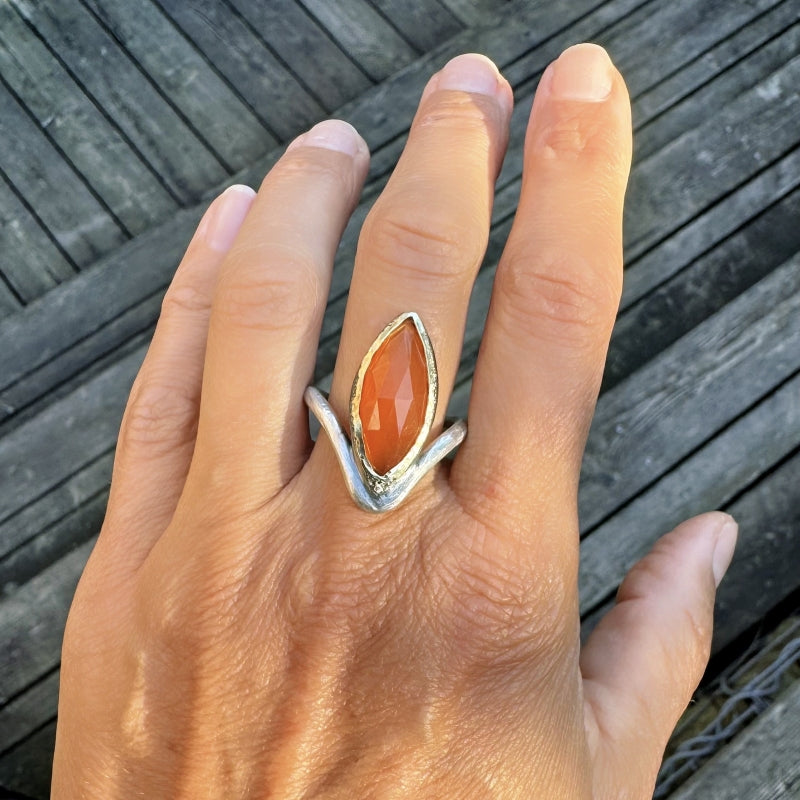 Ring with marquise shape carnelian