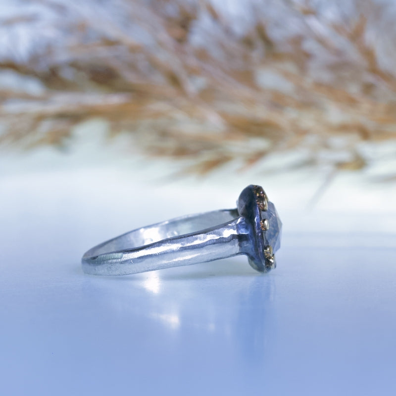 Ring with oval moostone