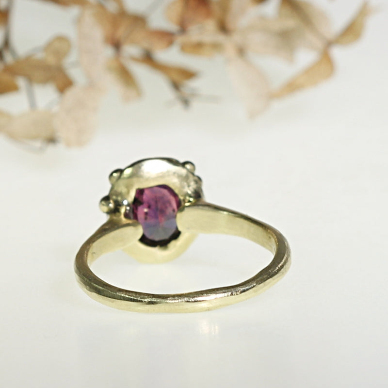 Gold ring with Winza sapphire/ruby