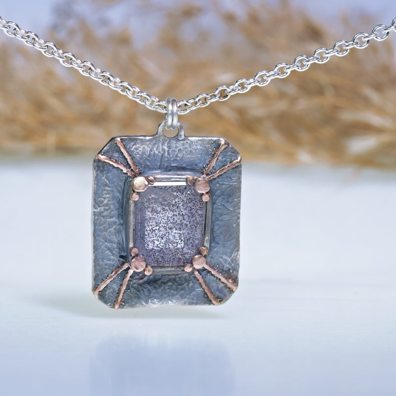 Necklace with crystal quartz with inclusions of hematite