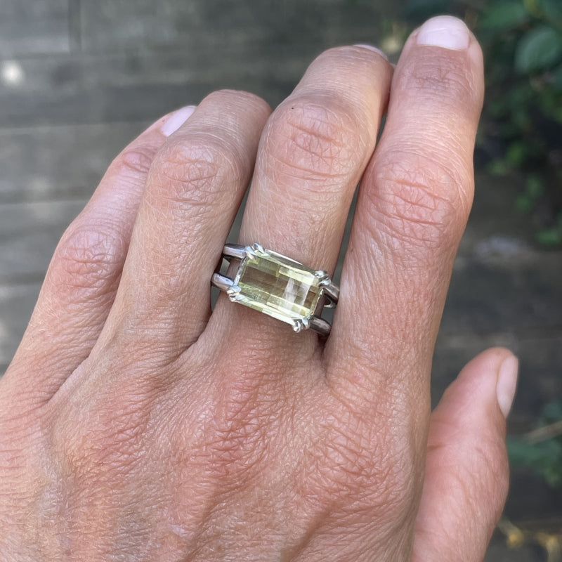 Ring with citrine in pixel cut