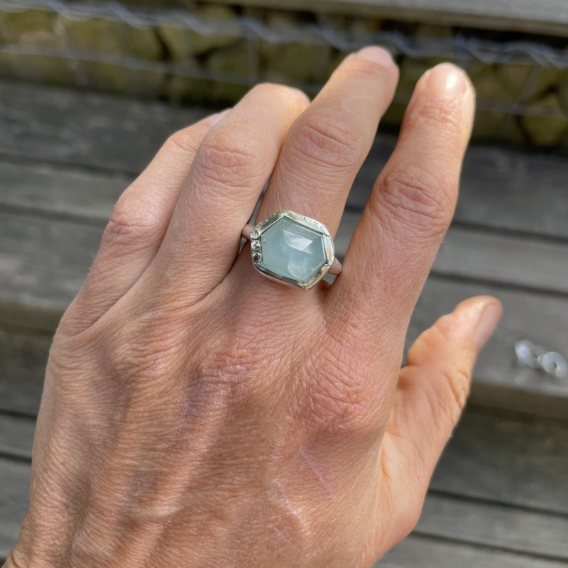 Ring with geometric shape aquamarine