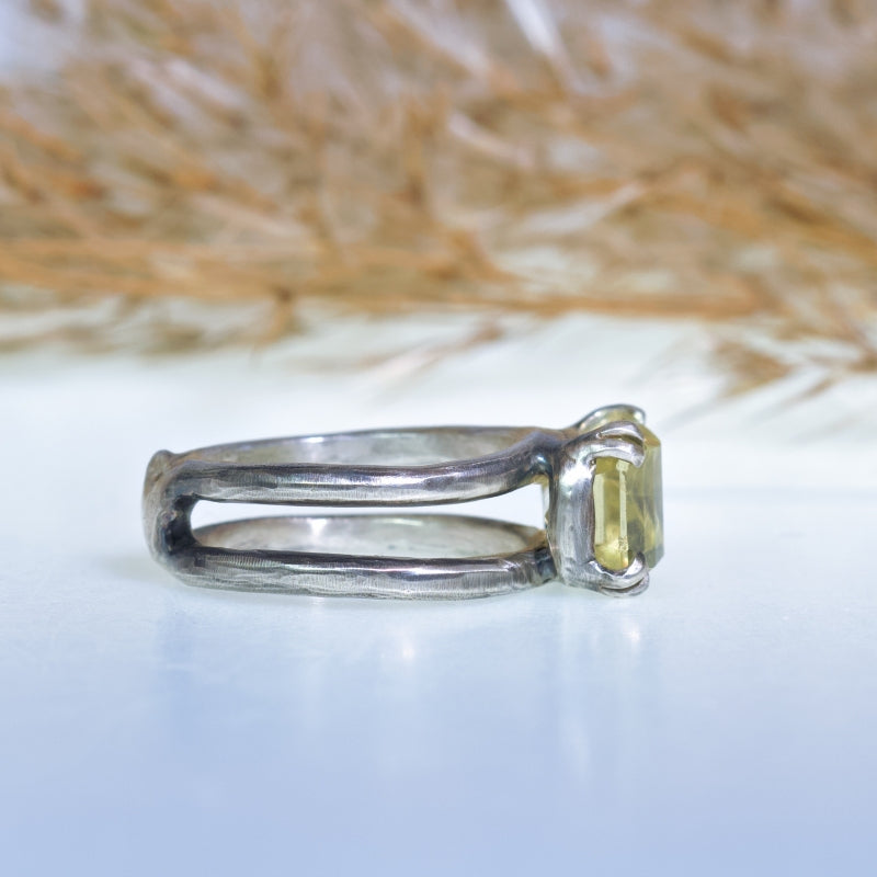 Ring with citrine in pixel cut