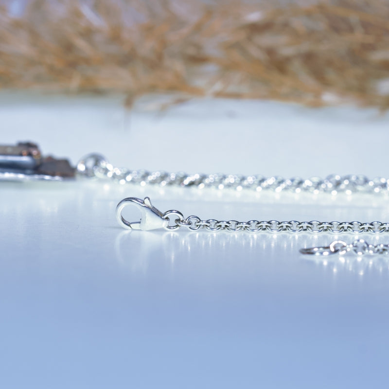 Necklace with crystal quartz with inclusions of hematite