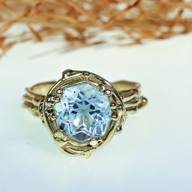Gold ring with aquamarine in mandala cut