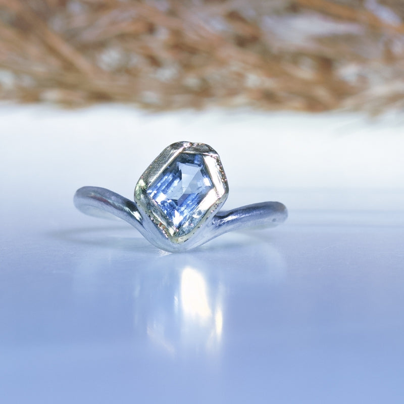 Ring wave with geometric aquamarine