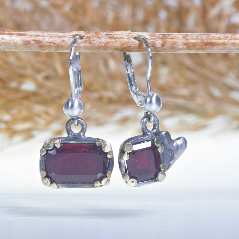 Hanging earrings with garnets and heart