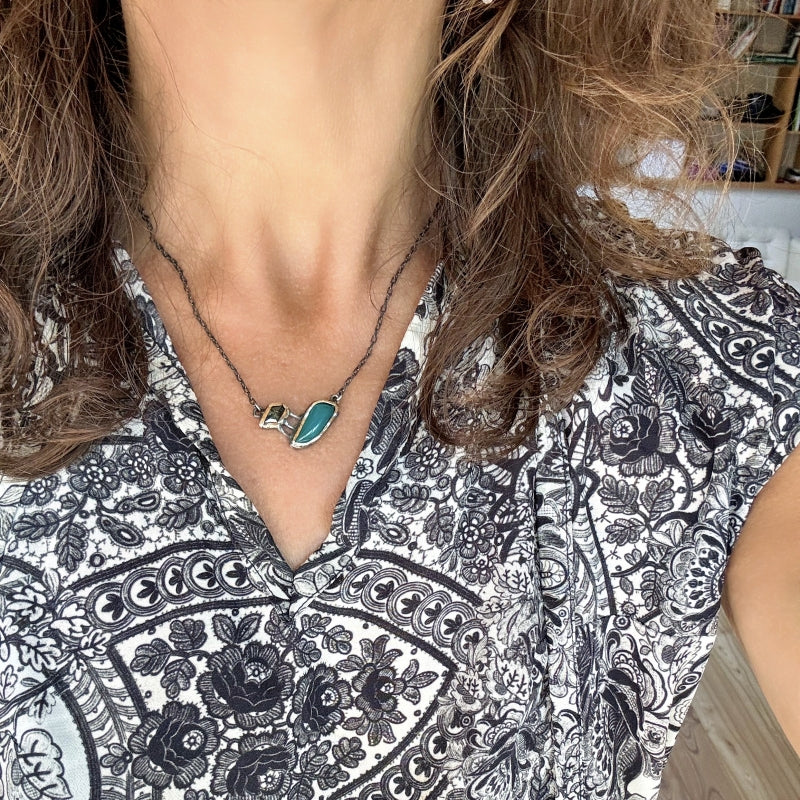 Necklace with gemsilica and sapphire