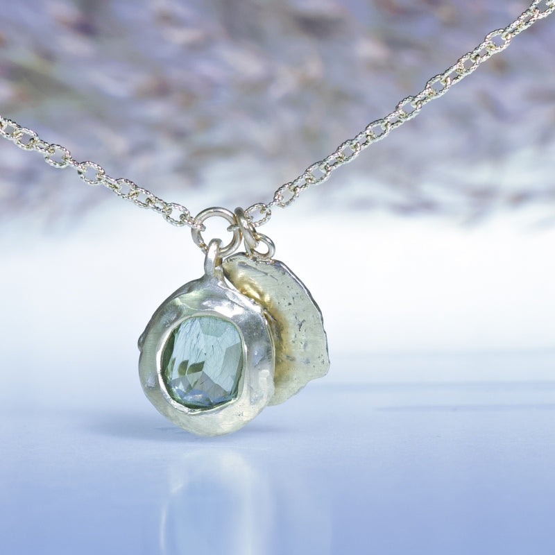 Gold necklace with peridot and halfmoon
