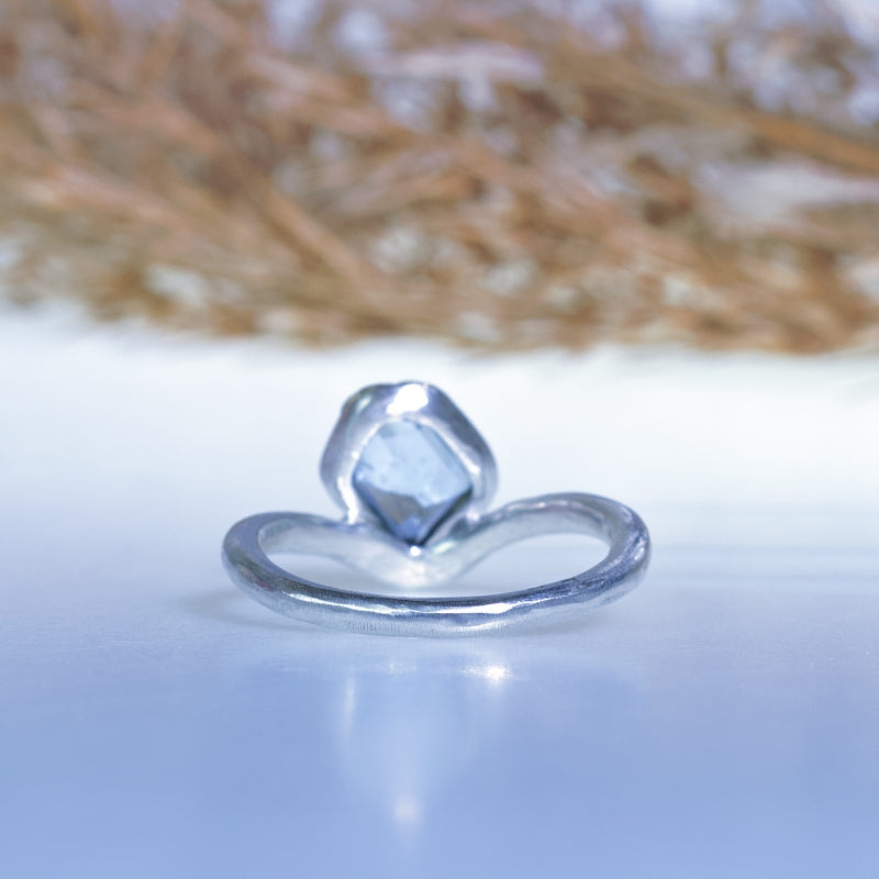 Ring wave with geometric aquamarine