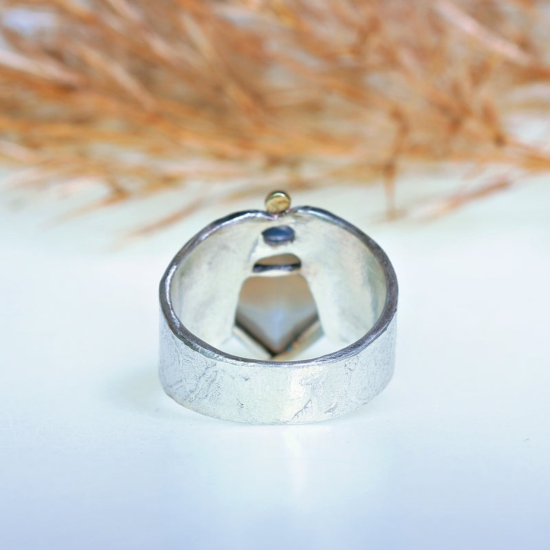 Ring with moonstone