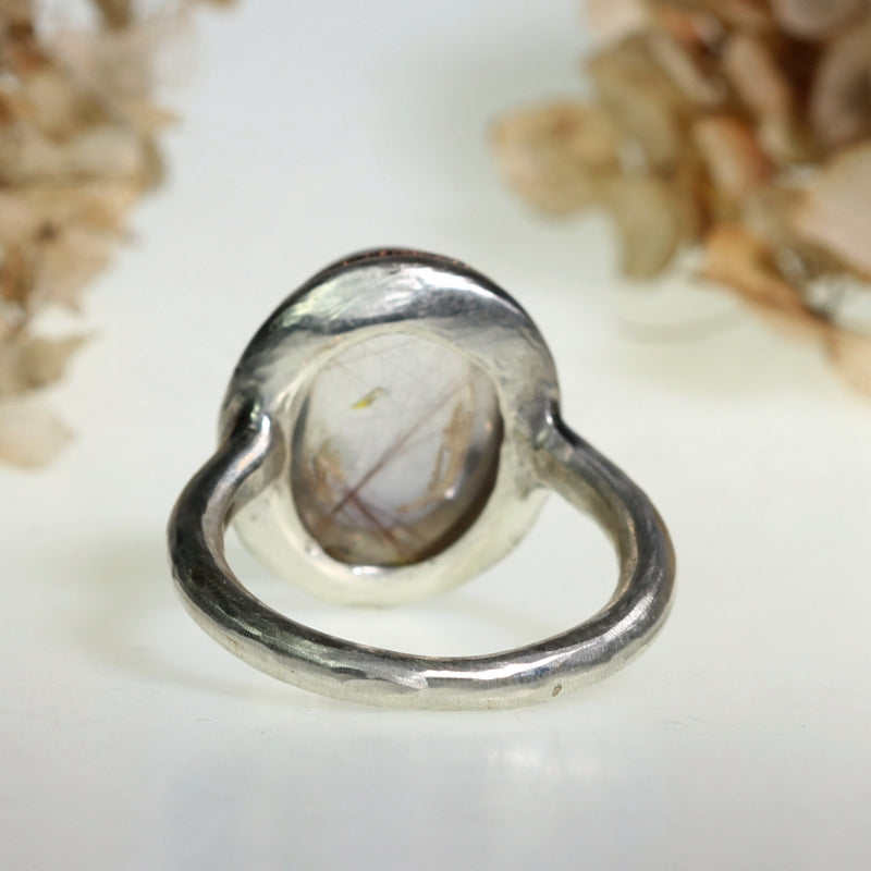 Ring with north - south setting gold rutile