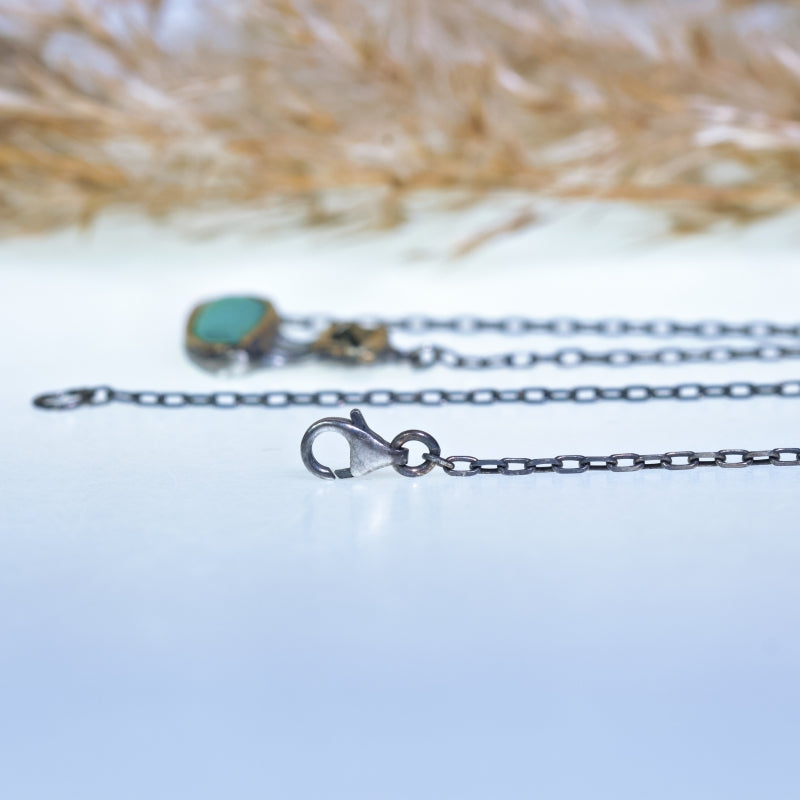 Necklace with gemsilica and sapphire