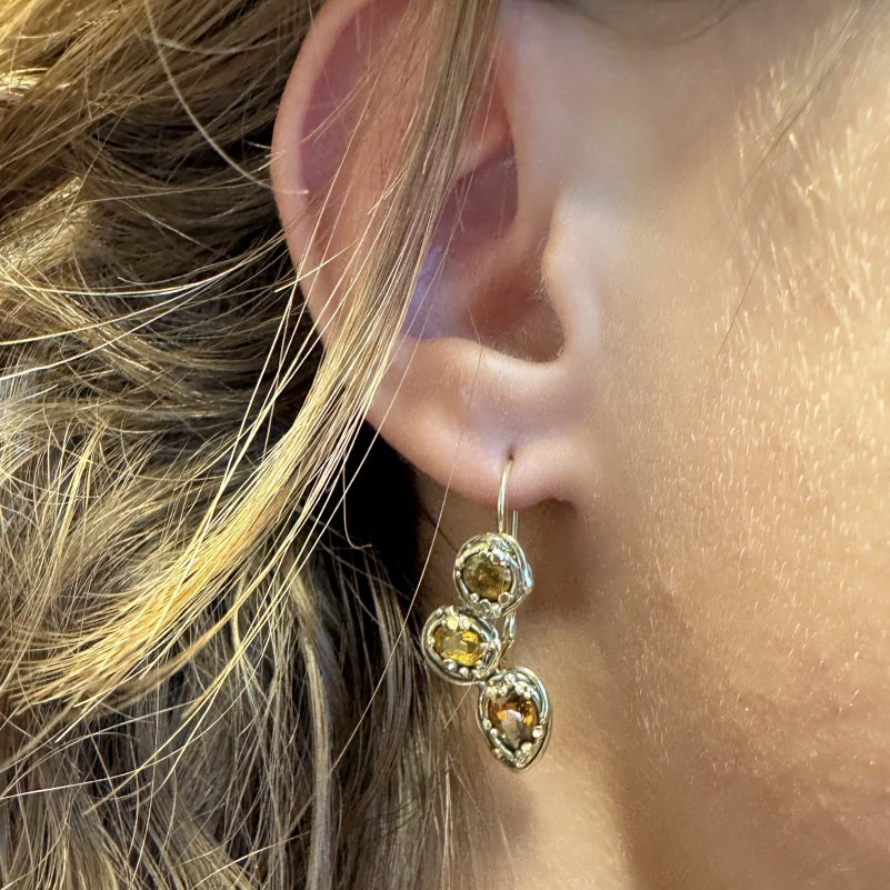 Gold earrings with three yellow sapphires