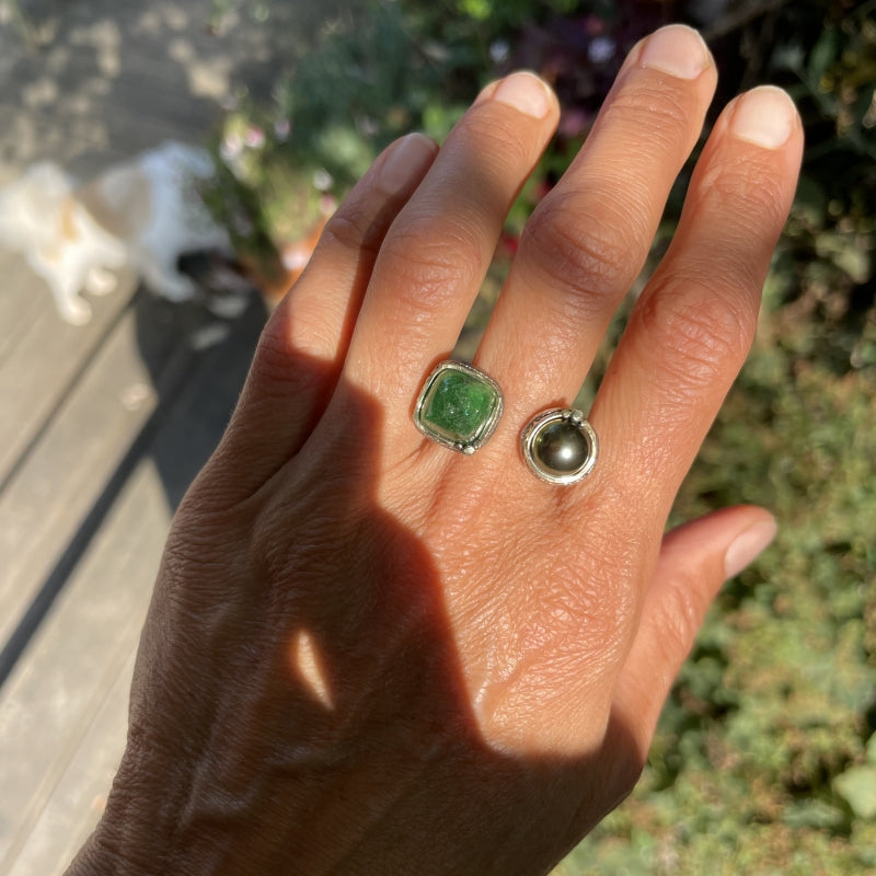 Ring with freshwater pearl and garnet tsavorite