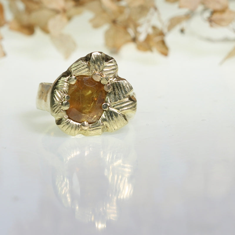 Gold ring with yellow Umba sapphire "Heart"
