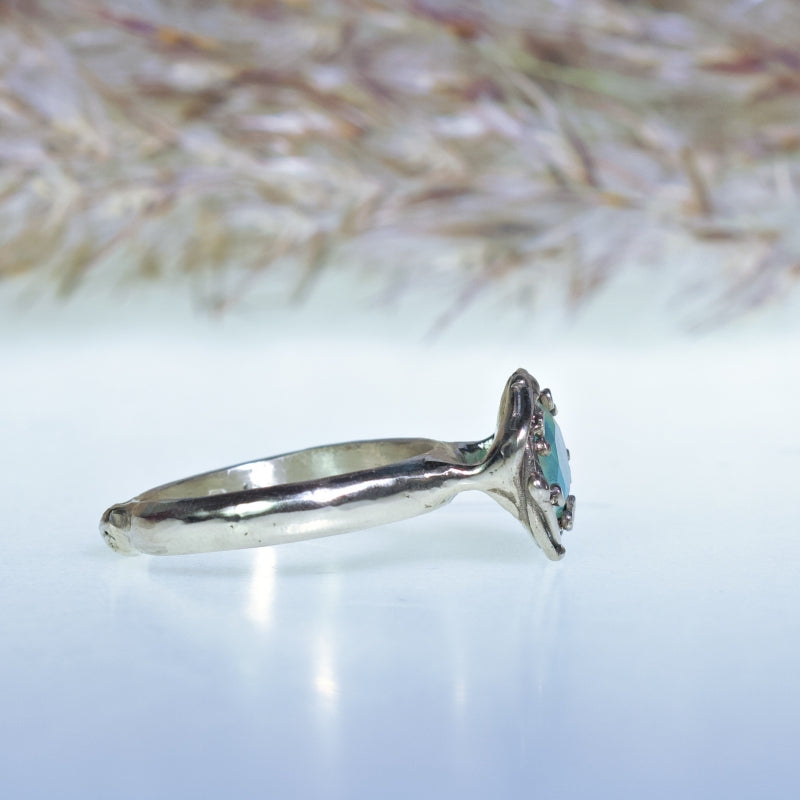 White gold ring with gem silica