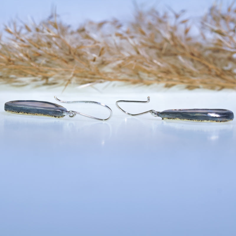 Earrings with white agate