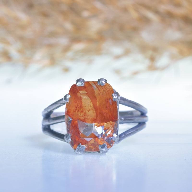 Ring with Irone oxide quartz