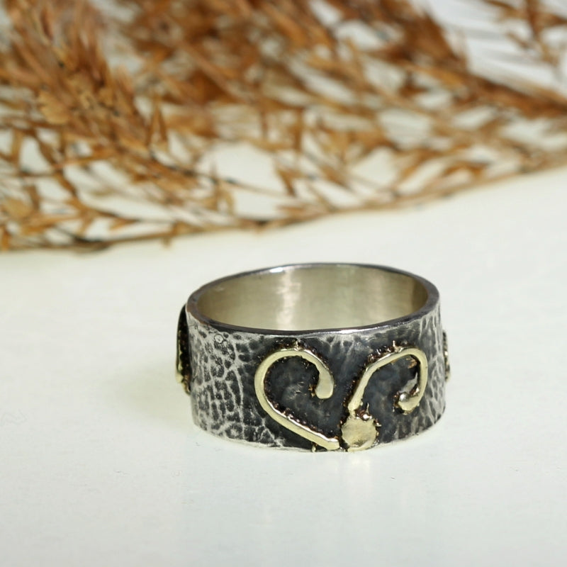 Ring Simply metals with structure and gold supplements