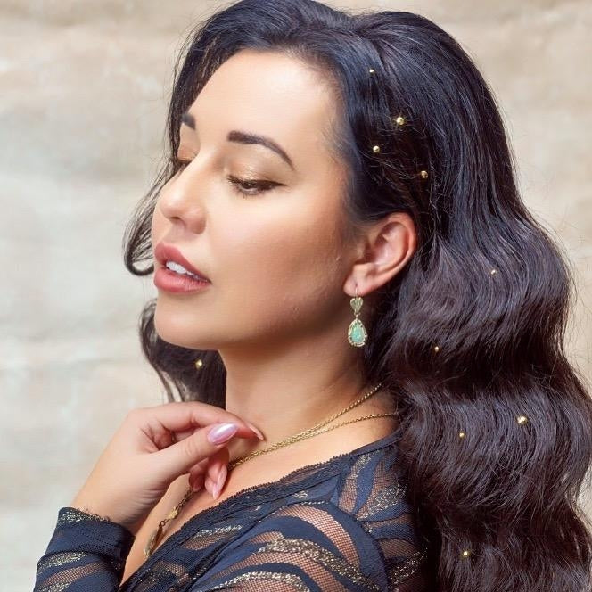 Boucles d'oreilles en or avec opales et cœurs