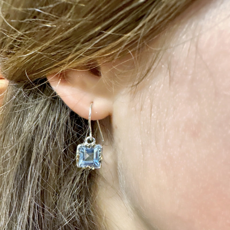 Hanging earrings with blue topazes