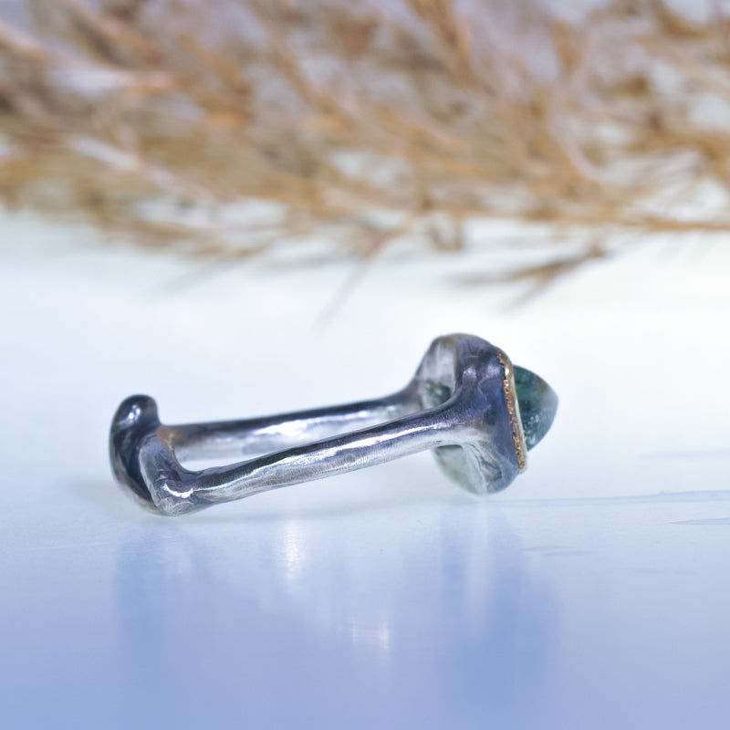 Ring with blue tourmaline and knot for good luck
