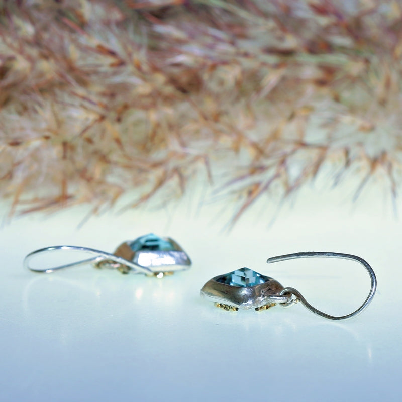 Hanging earrings with blue topazes