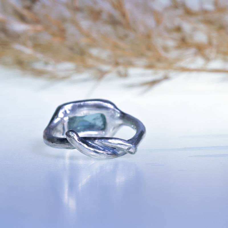 Ring with blue tourmaline and knot for good luck