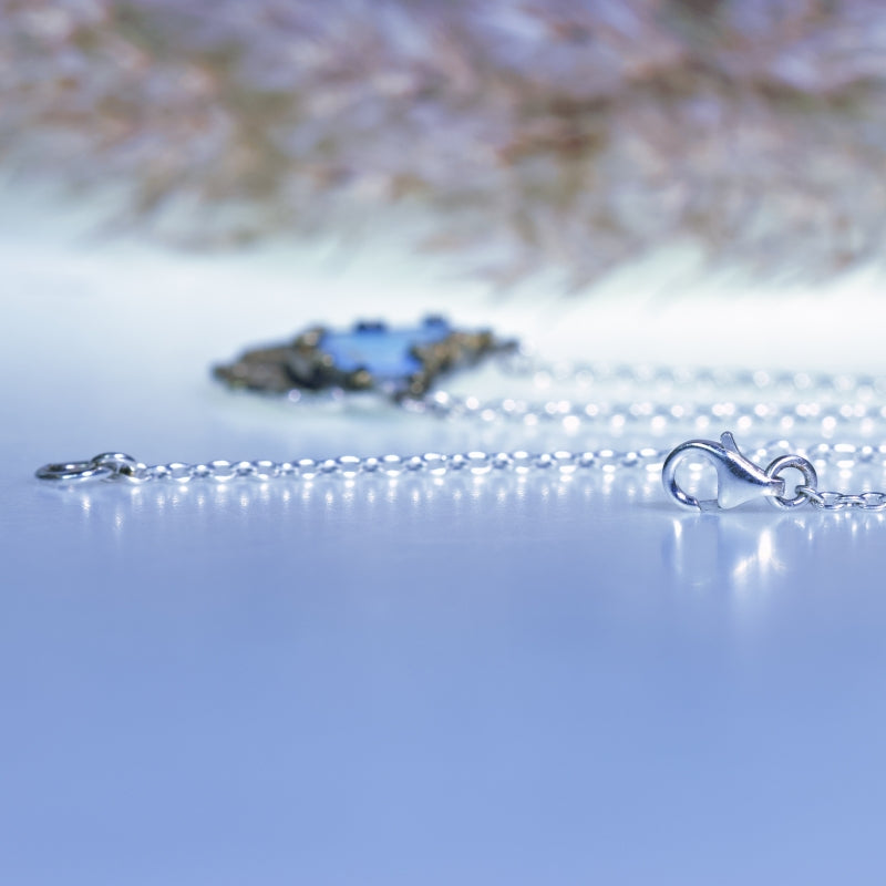 Necklace with turquoise and gold rays