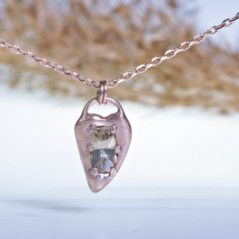 Rose gold heart with zircon