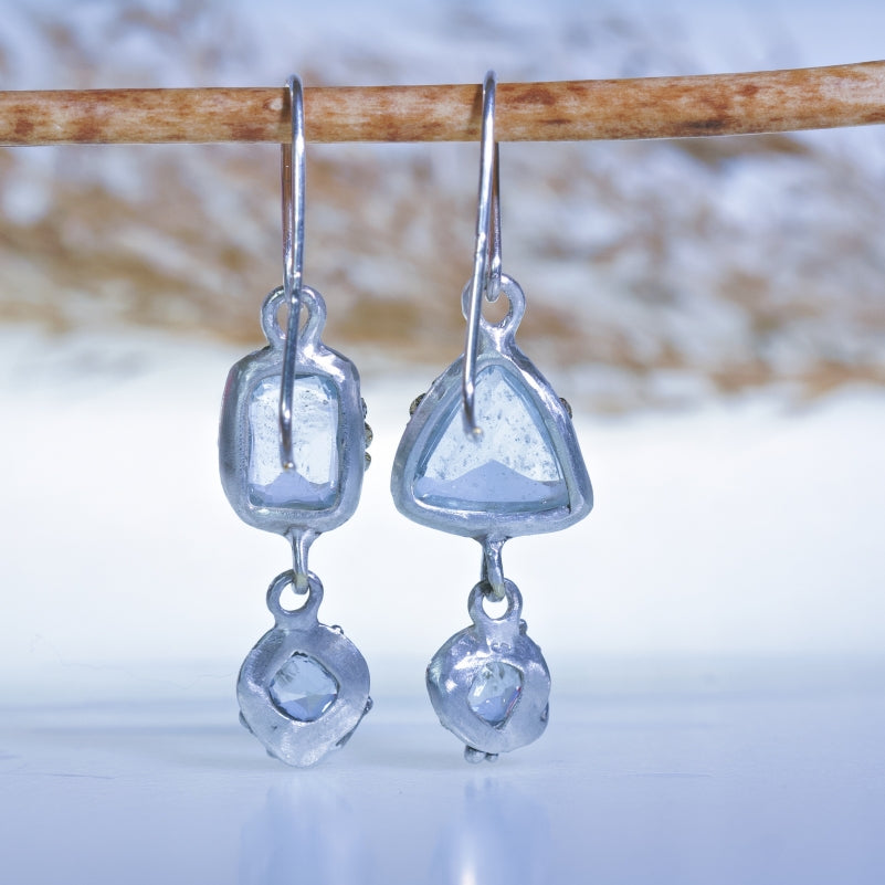 Hanging earrings with four aquamarine