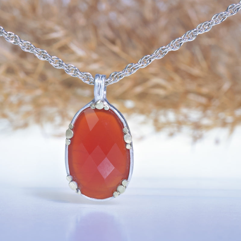 Necklace with carnelian