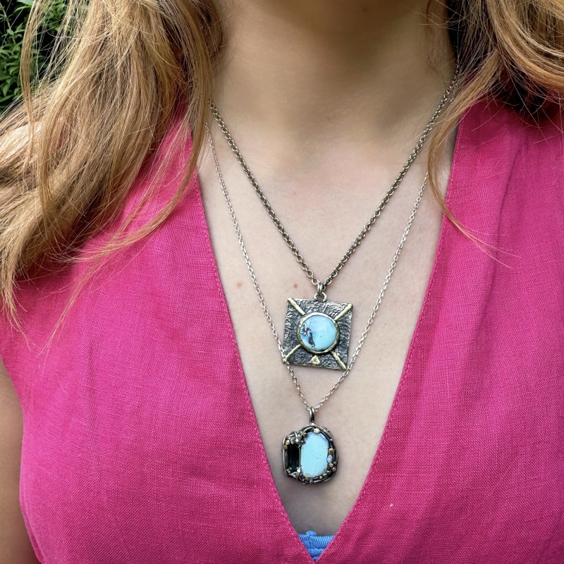 Necklace with round turquoise