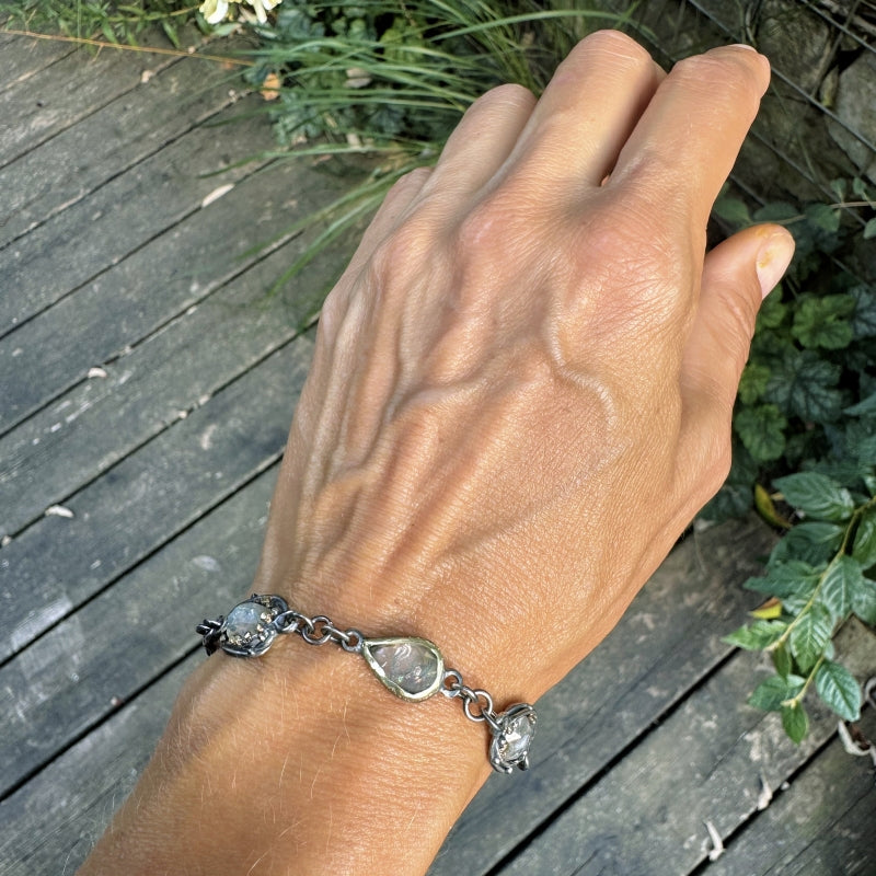 Bracelet with five moostones