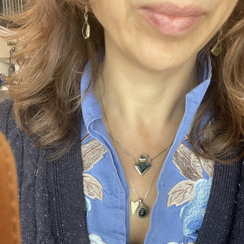 Gold necklace with two geometric sapphire