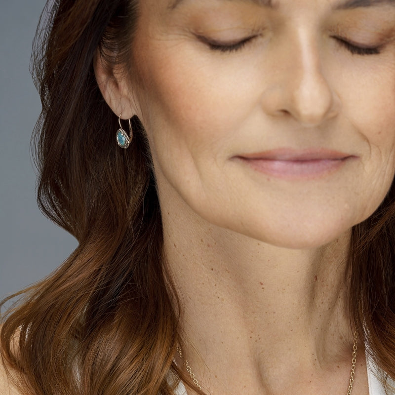 White gold earrings with gem silica