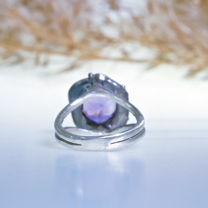 Ring with hexagonal amethyst