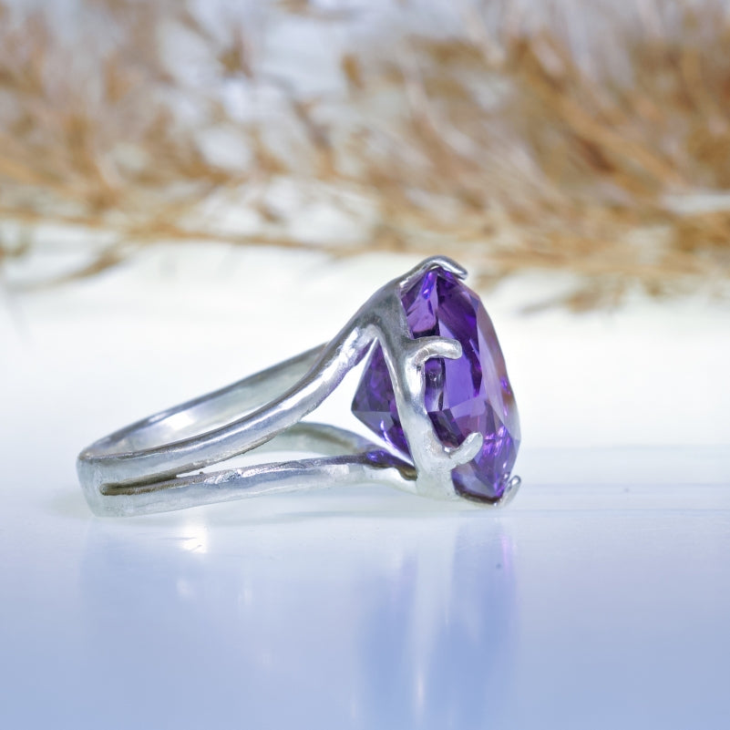 Ring with big amethyst in heart shape