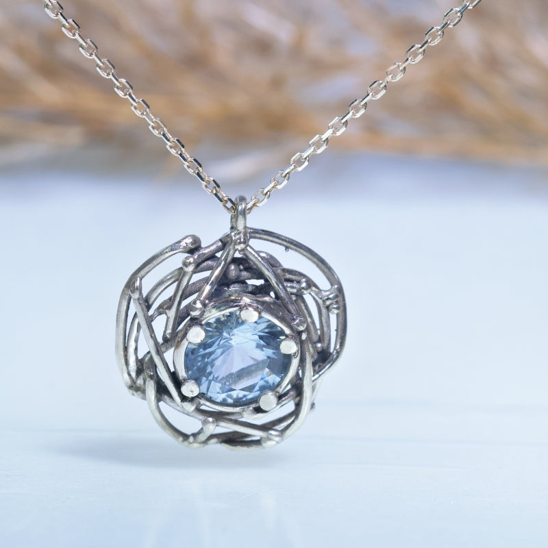 White gold necklace with round topaz